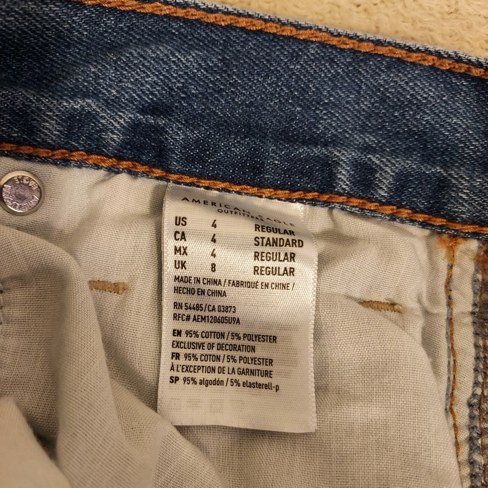 AE Mom distressed jeans size 4 - Picture 5 of 5